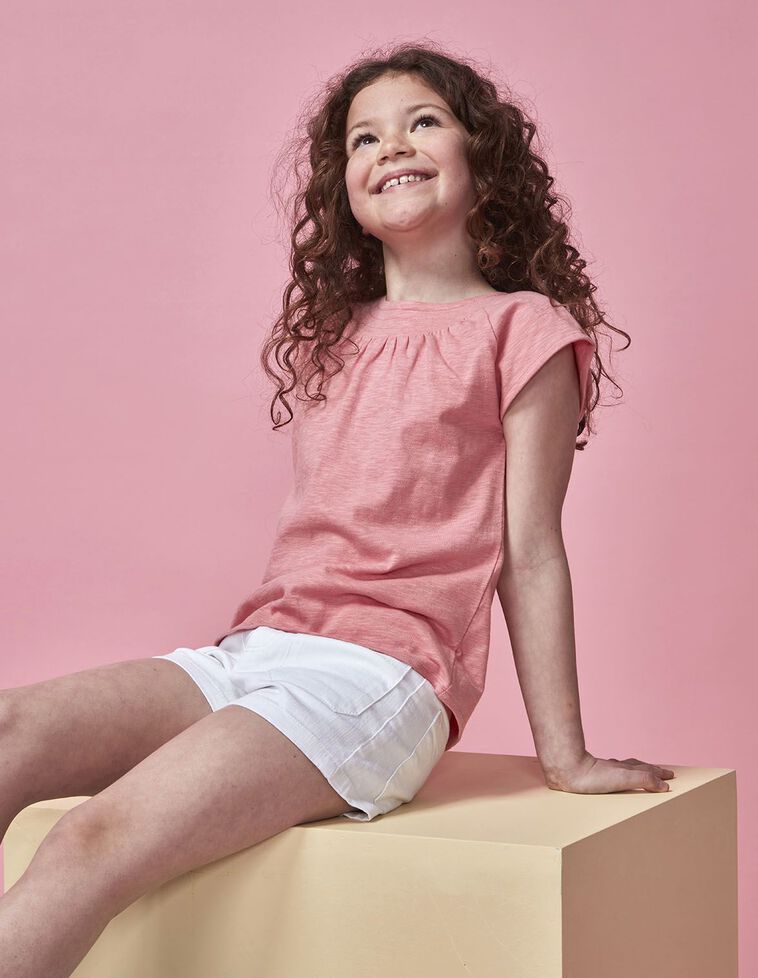 T-shirt avec surpiqûres roses