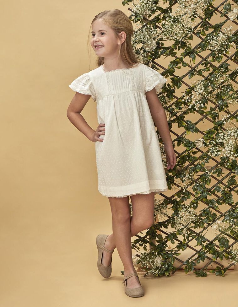 Vestido com dobra e fitas bordadas branco