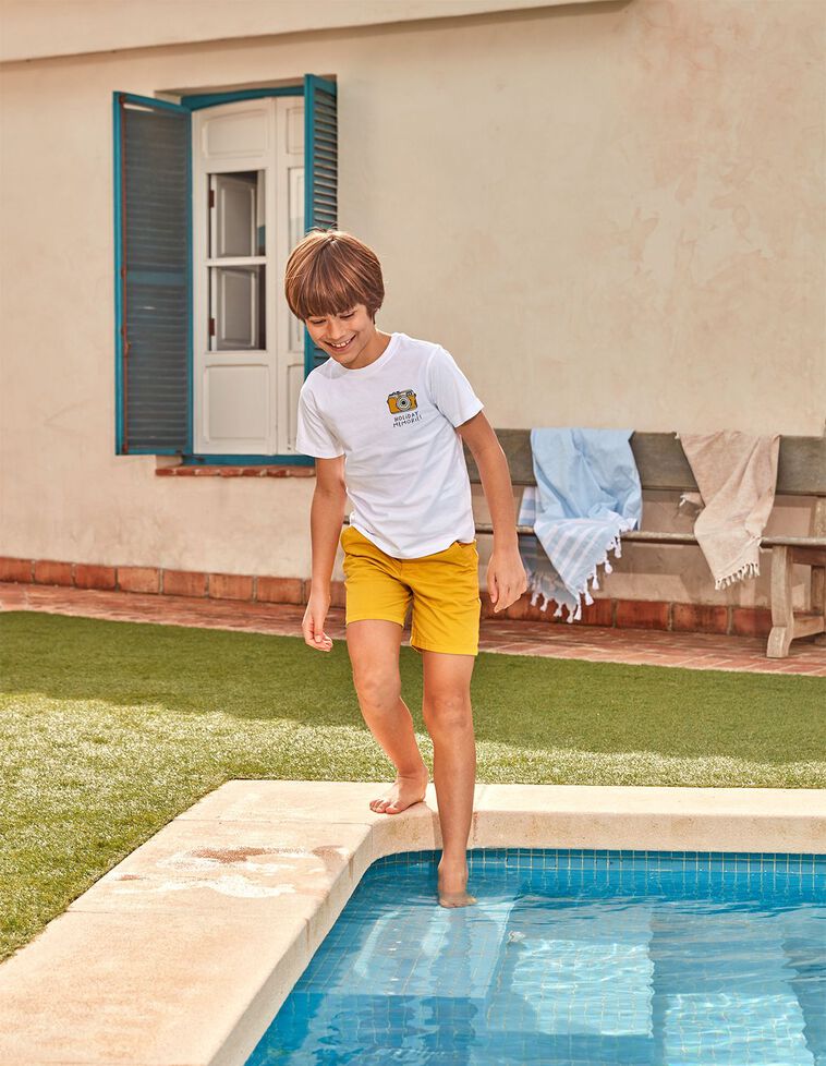 T-shirt com estampado de máquinas fotográficas  branca 