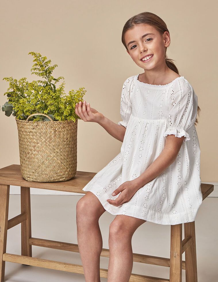 Robe blanche ajourée élastique