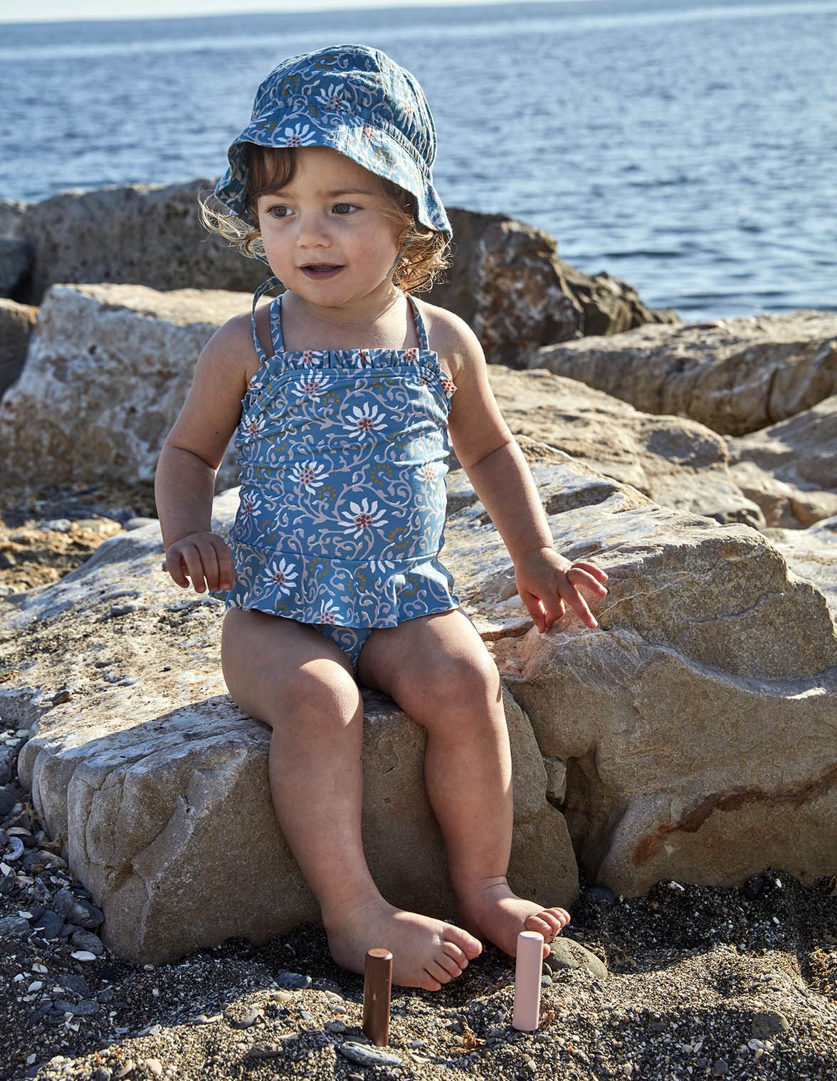 Maillot de bain avec imprime fleurs et volant bleu pour bebe fille