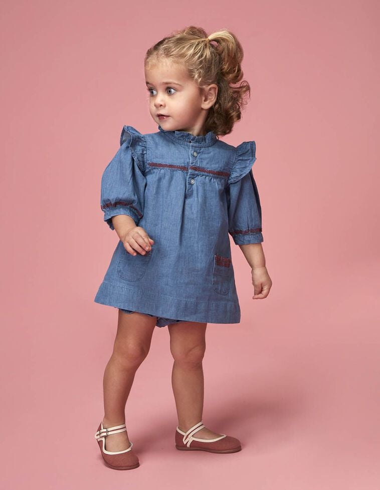 Robe en jean avec broderie bleu clair