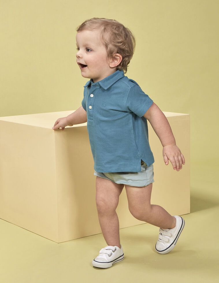 Polo bleu clair détails contrastés