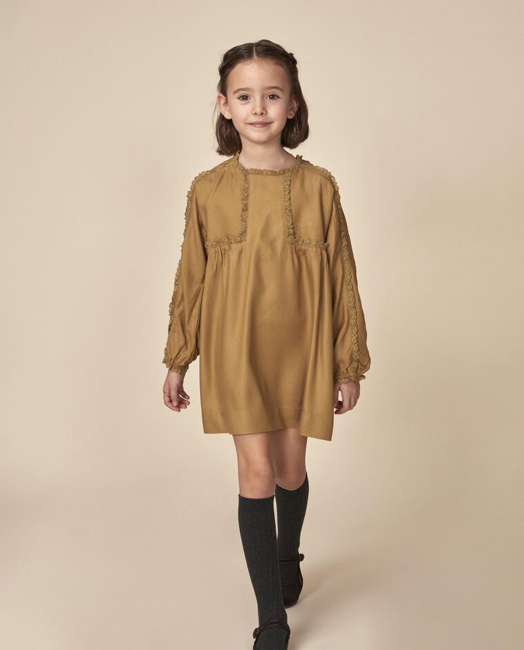 Vestido amarelo com al&ccedil;as bordadas menina