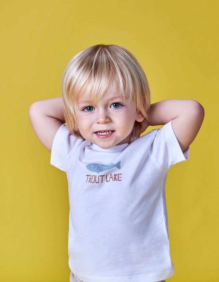 T-shirt com truta  branca 