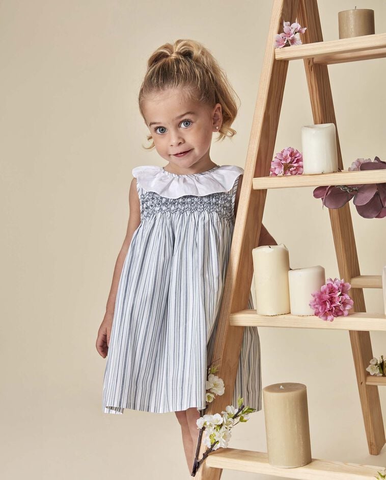 Robe &agrave; smocks blanche