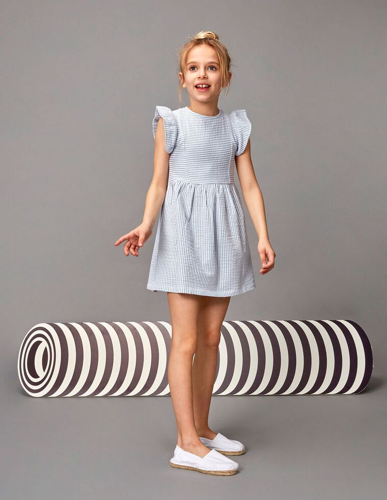 Vestido de malha com padrão de riscas  azul