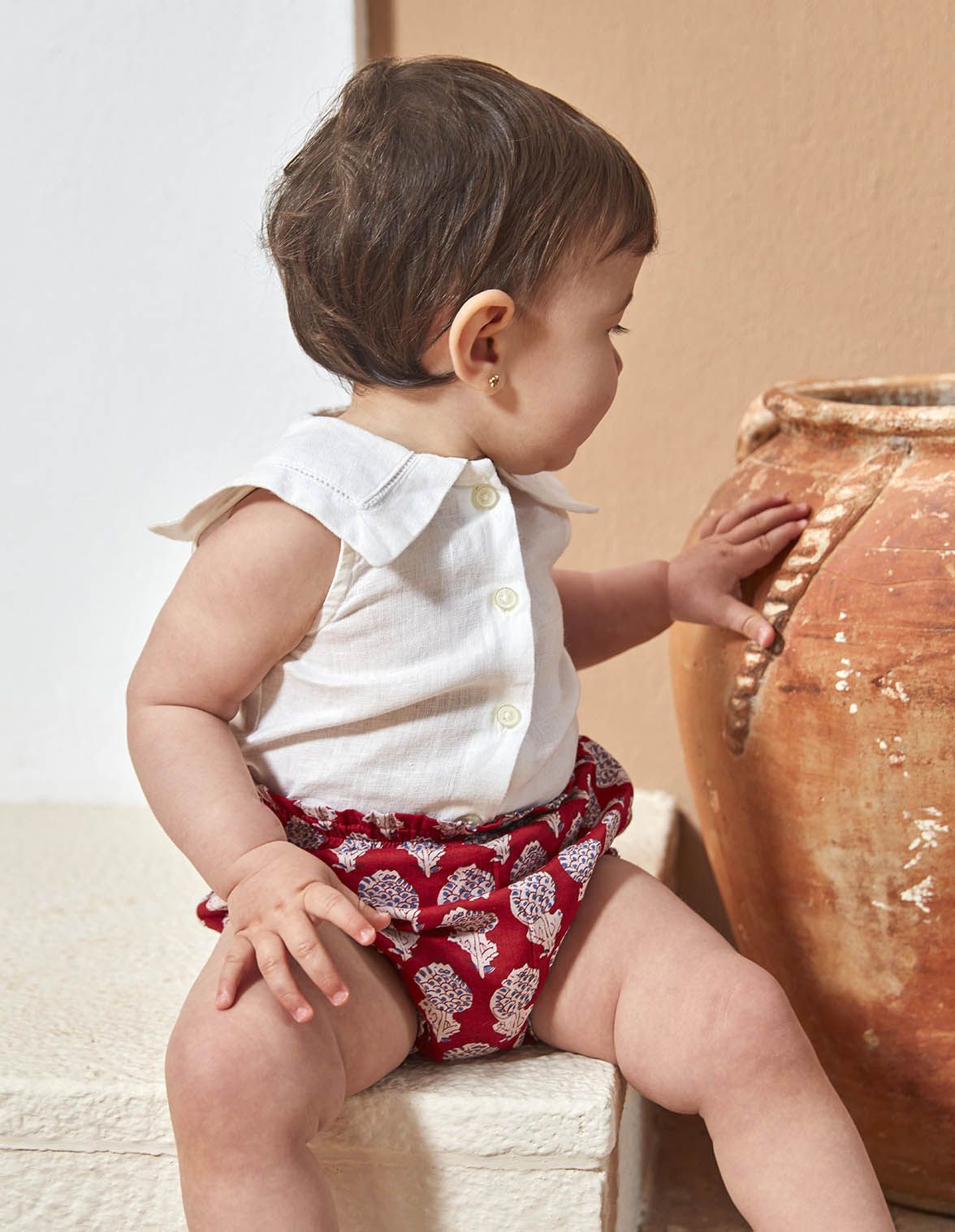 Blouse blanche sans manches avec grand col pour bebe fille