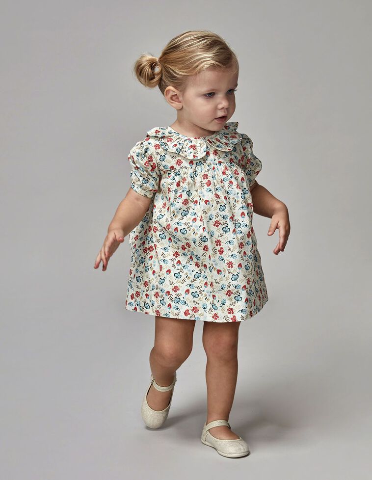 Robe rose avec imprimé floral
