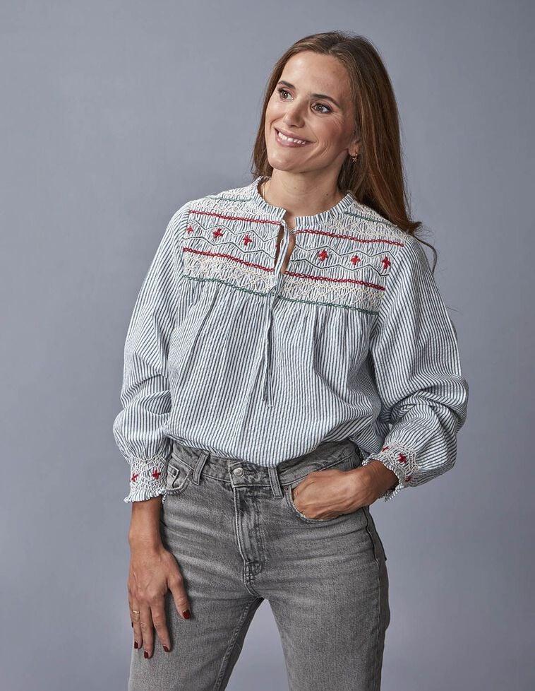 Blouse smockée pour maman bleu clair