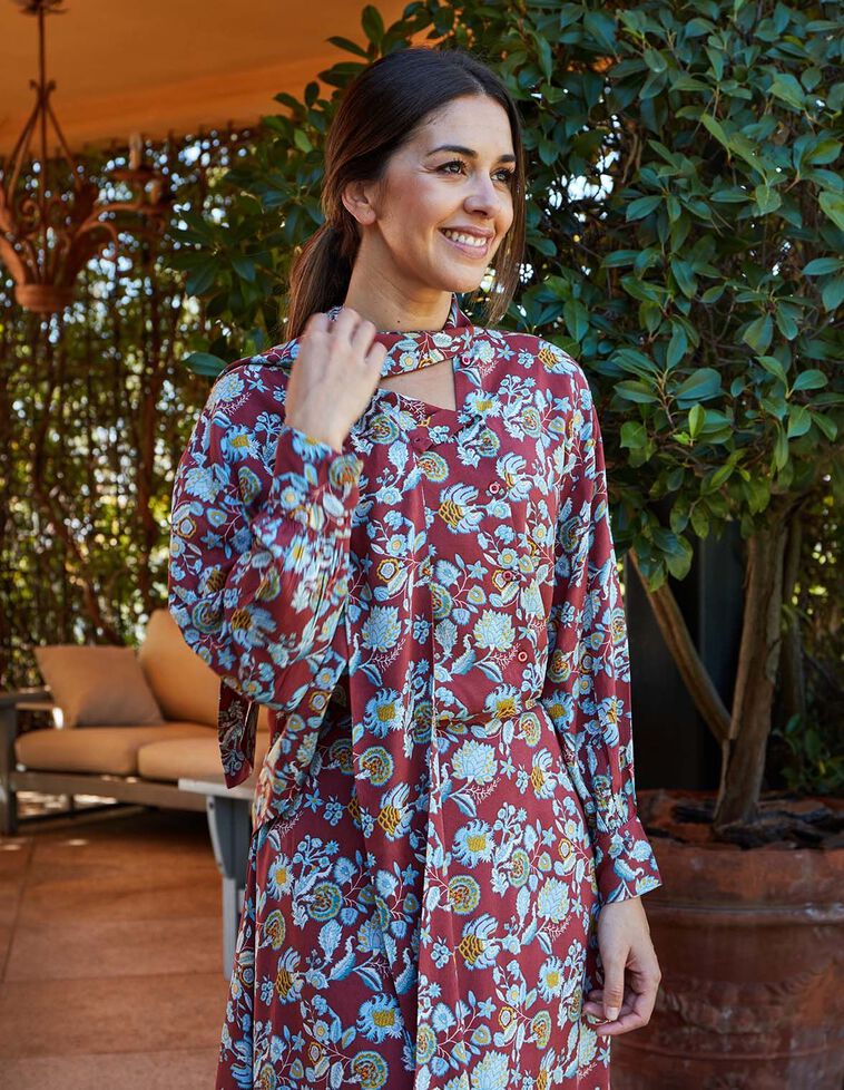 Blouse fleurie avec nœud orange