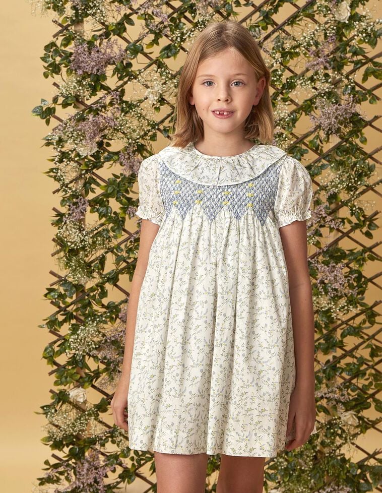 Robe fleurie avec nid d'abeille bleu