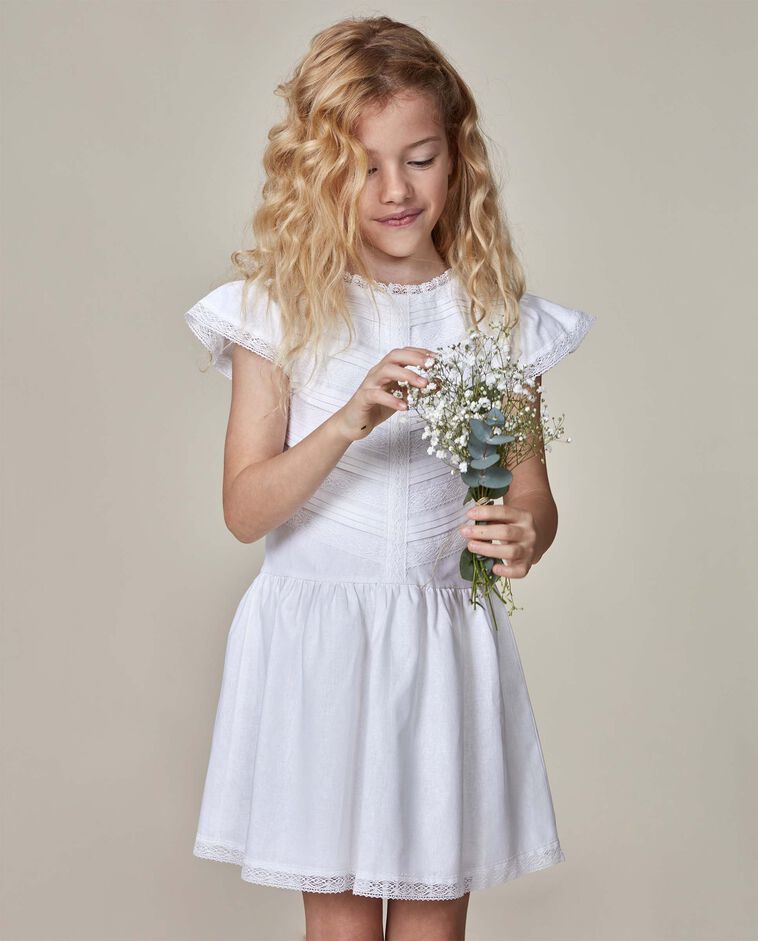 Vestito in lino con nastri ricamati bianchi