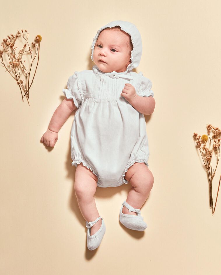 Babygrow de linho com fitas de encaixe branco/a