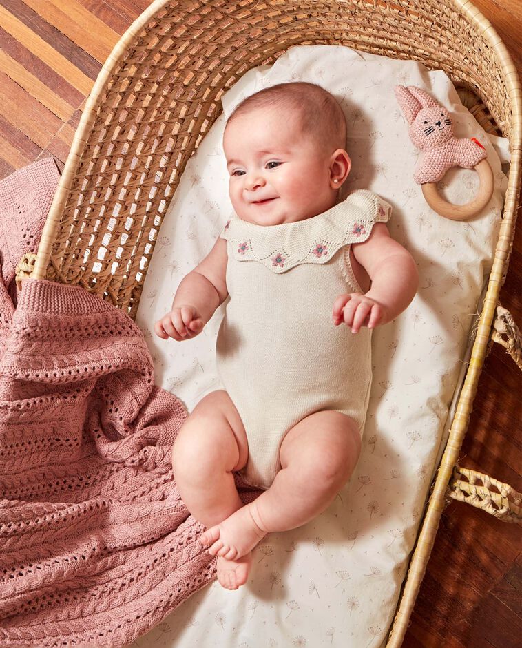 Babygrow com bordado branco/a