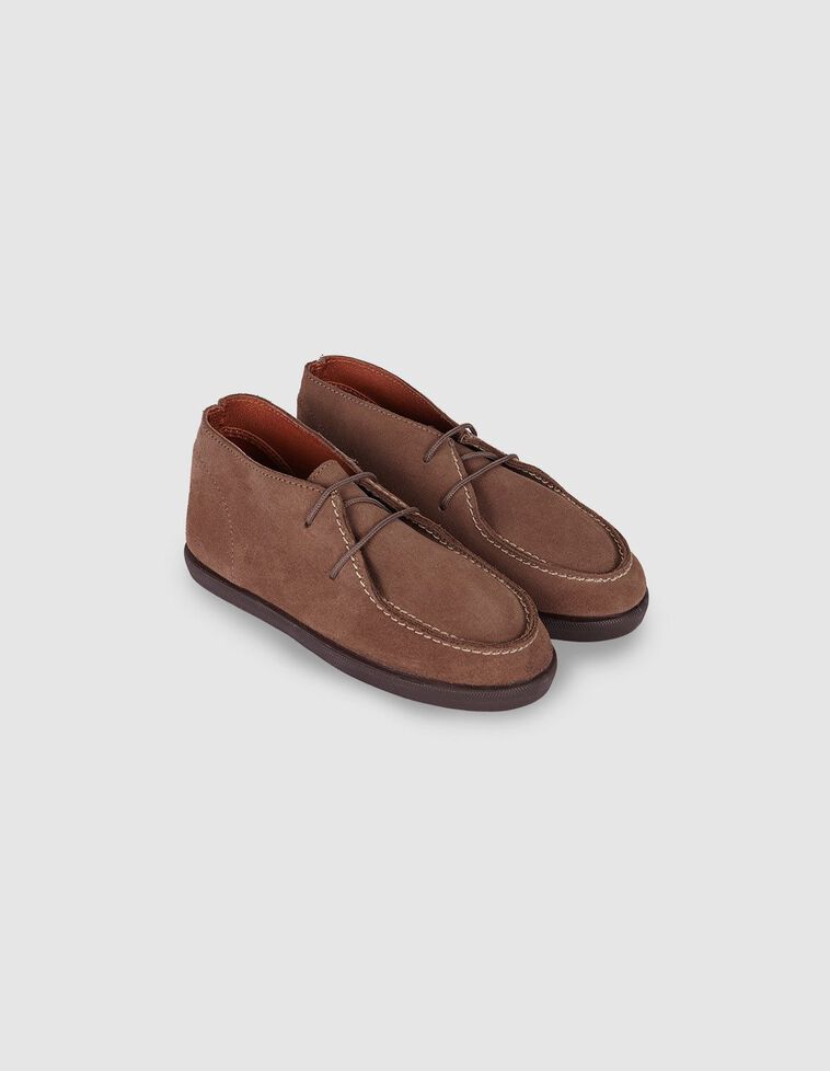 Chaussure en croûte de cuir avec lacets taupe