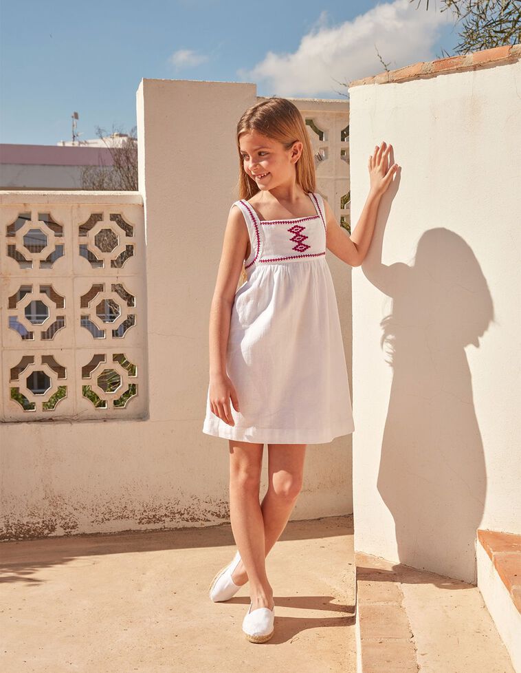 Vestido com bordados  branco 
