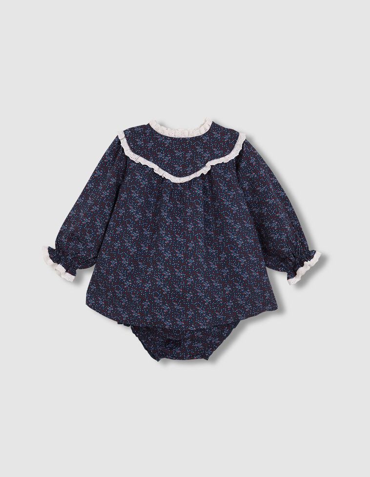 Robe imprimée sur fond bleu avec bandes brodées bleues contrastées