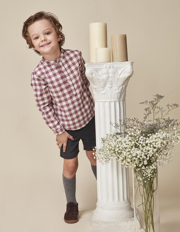 Camisa xadrez com gola mao branca