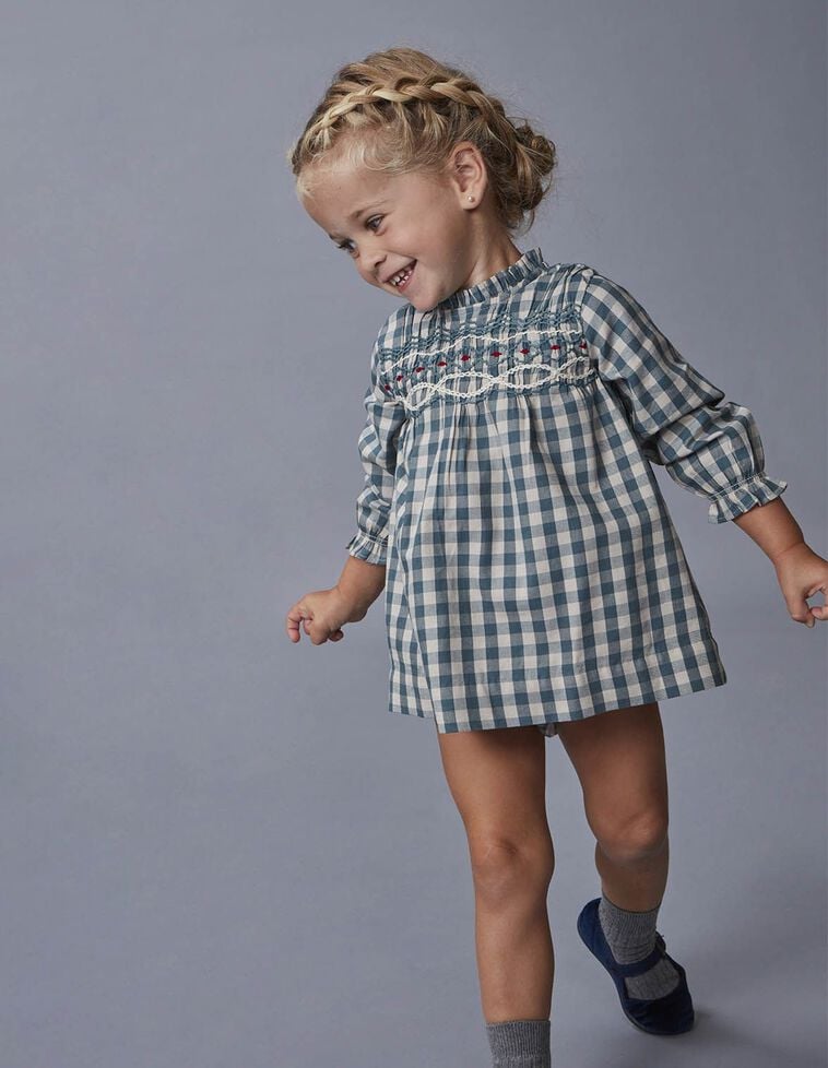 Robe à carreaux avec broderie verte