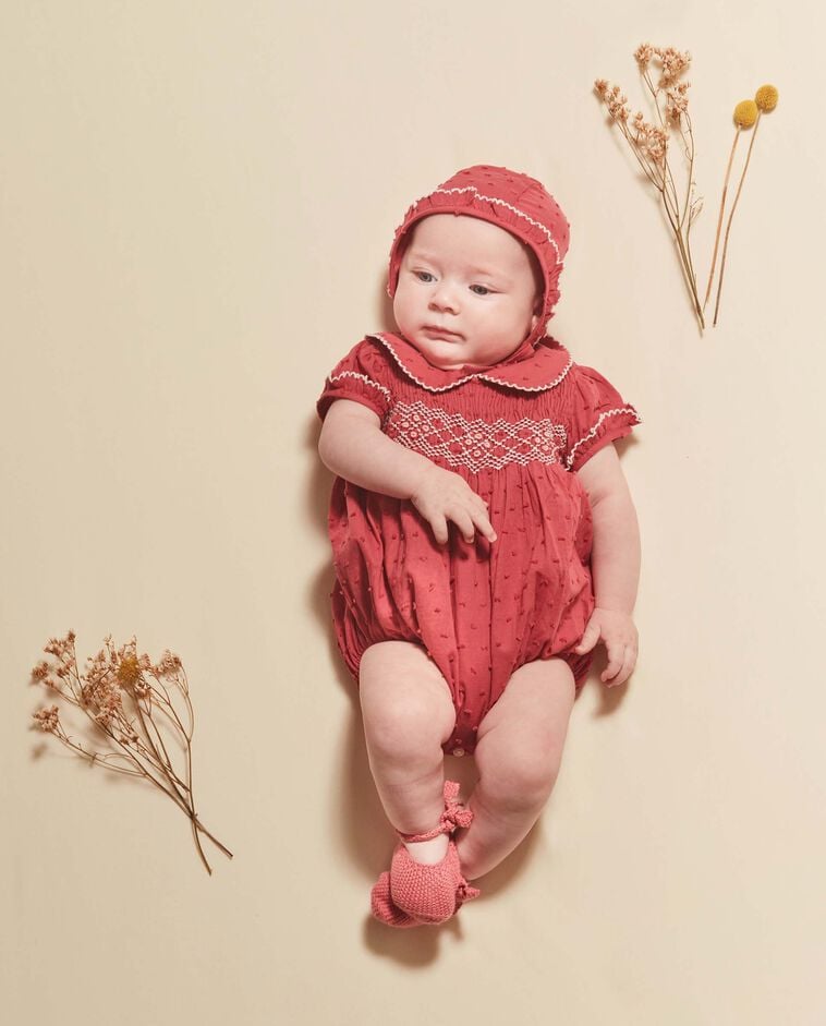 Conjunto de Babygrow a condizer com capa coral