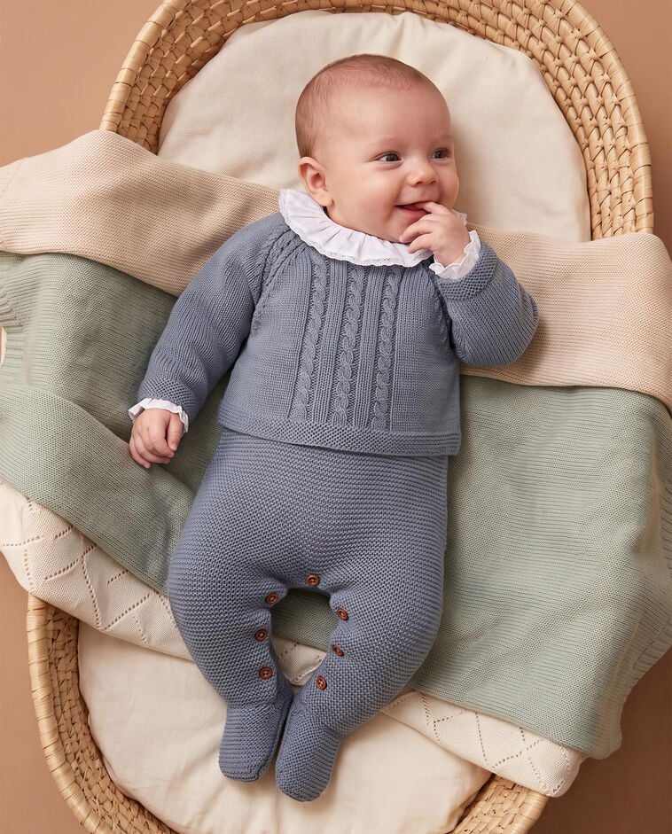 Camisola azul com malha entran&ccedil;ada rec&eacute;m nascido
