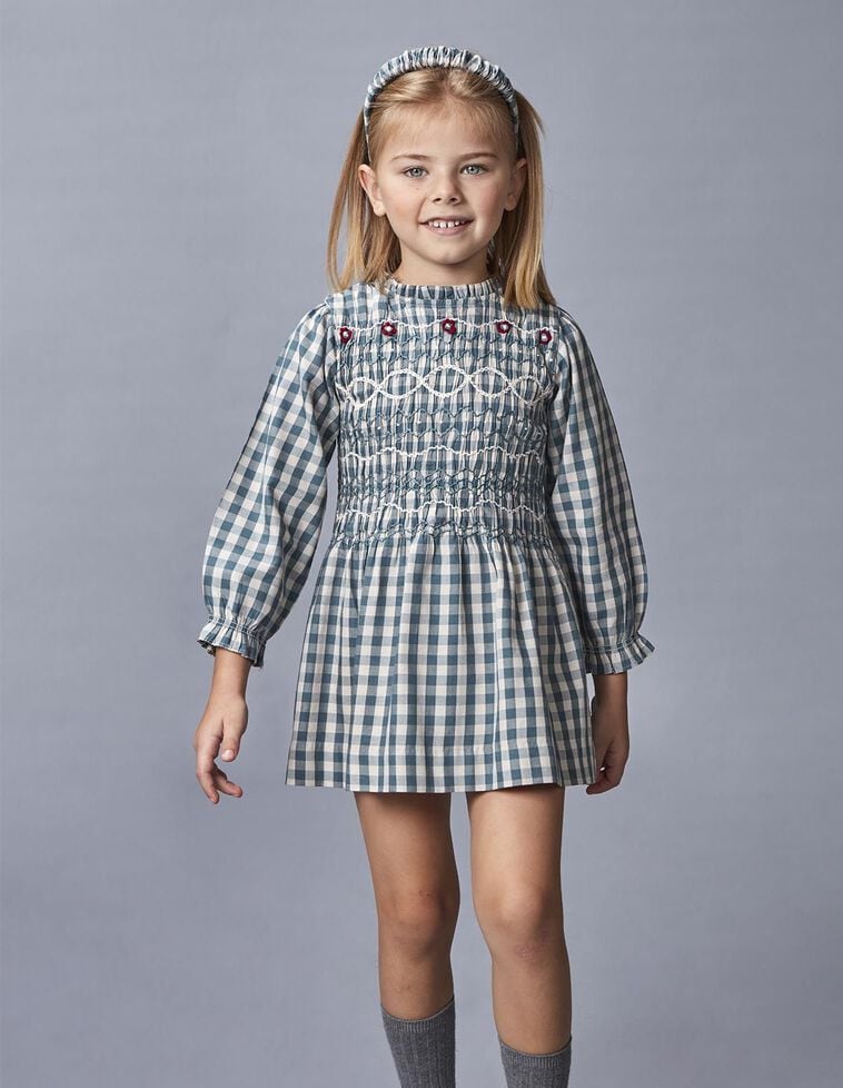 Vestido xadrez com bordado verde