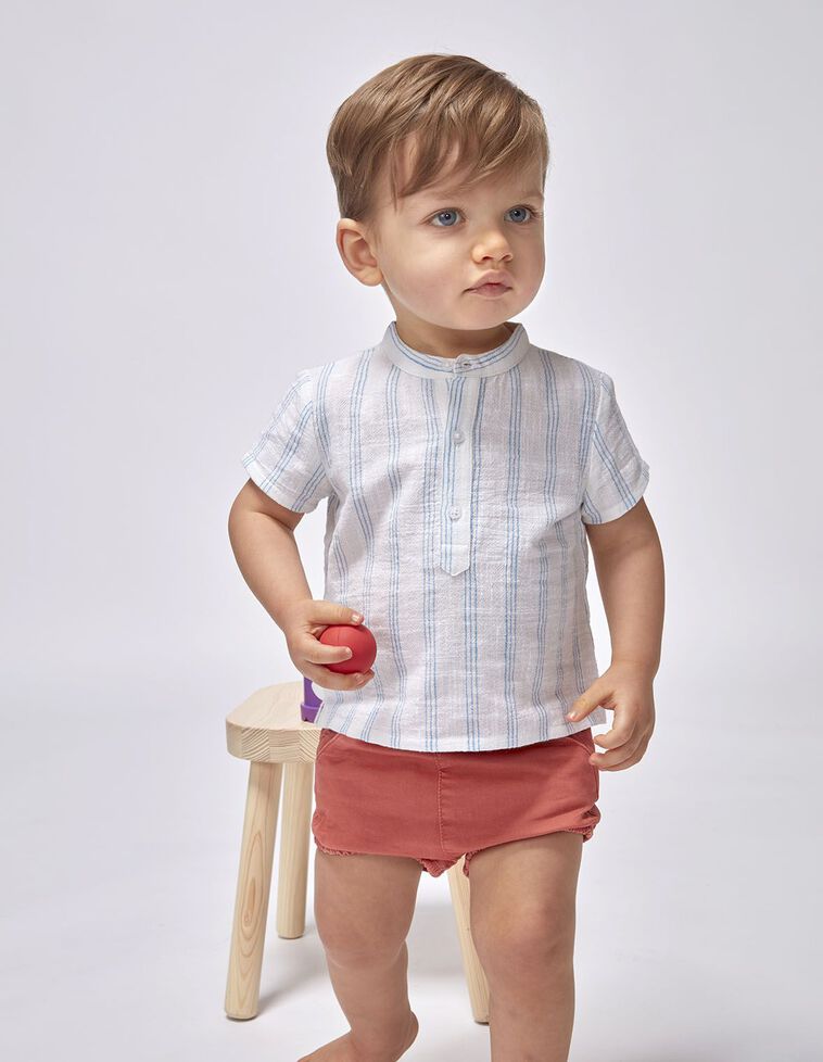 Camisa de riscas gola caixa azul