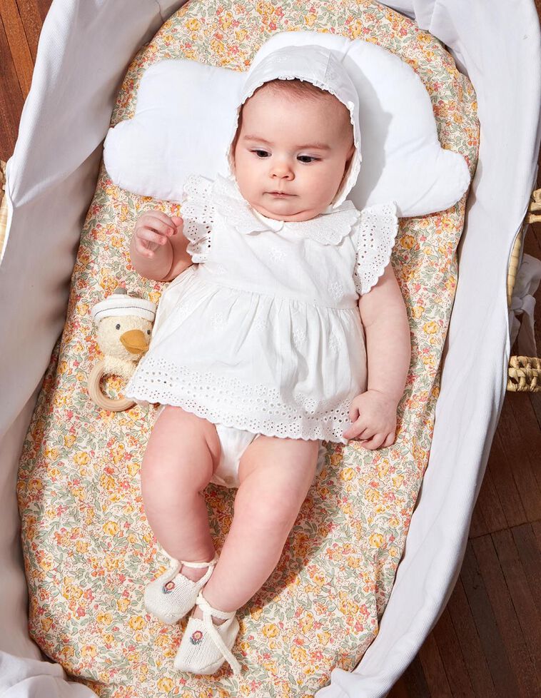 Ensemble grenouillère et capuche avec maxi volant à la taille