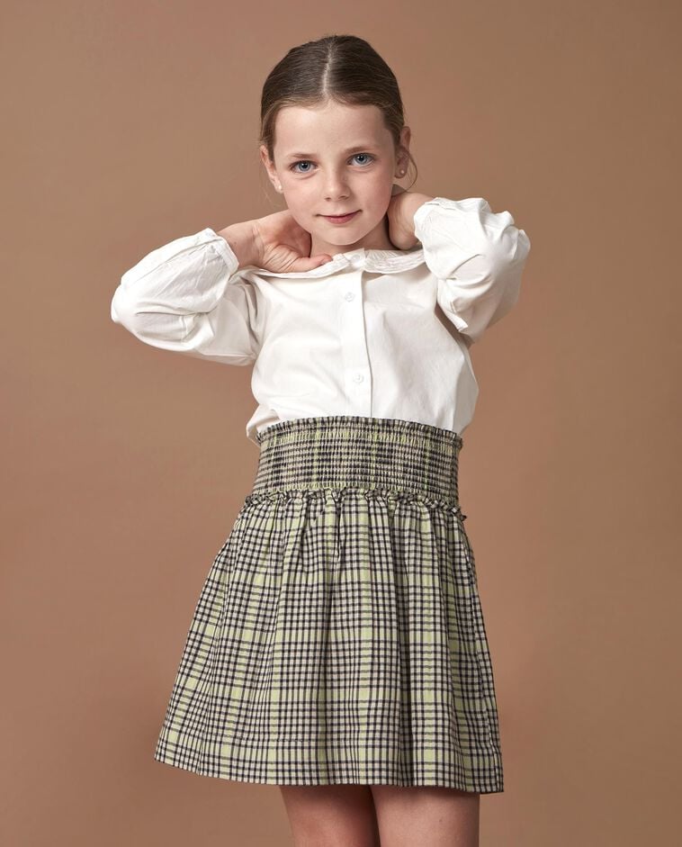 Blouse blanche avec col brod&eacute; fille