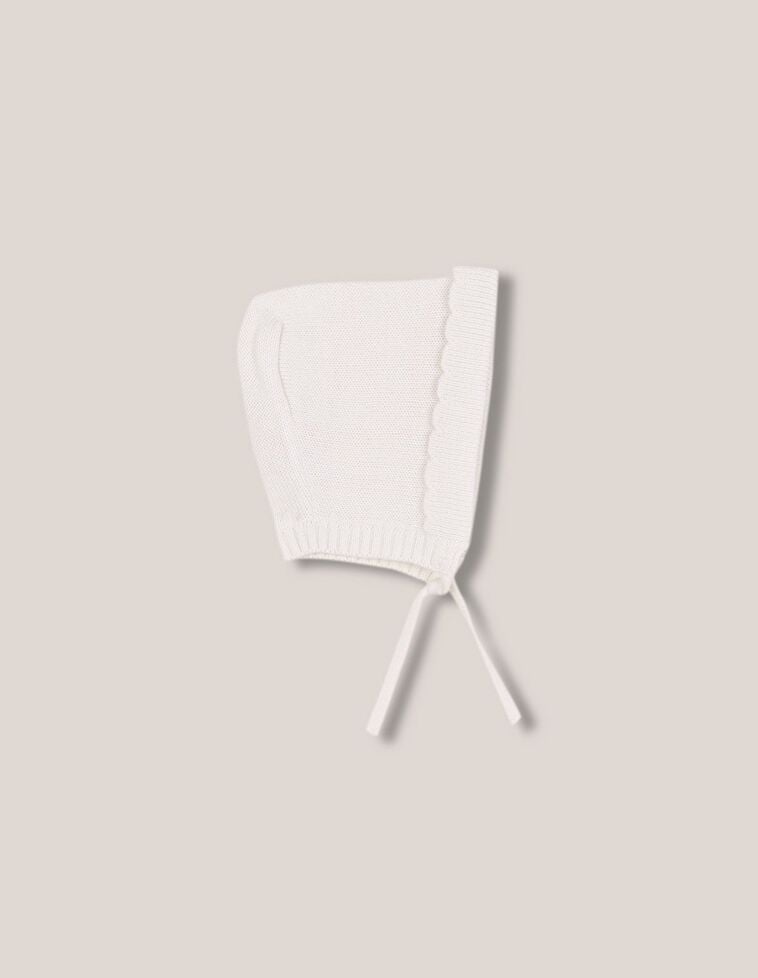 Capote en tricot avec laine écru