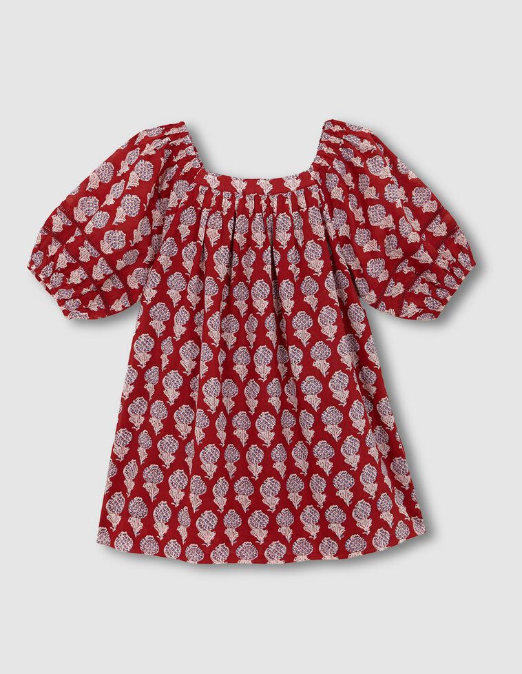 Rotes Kleid mit Aufdrucken