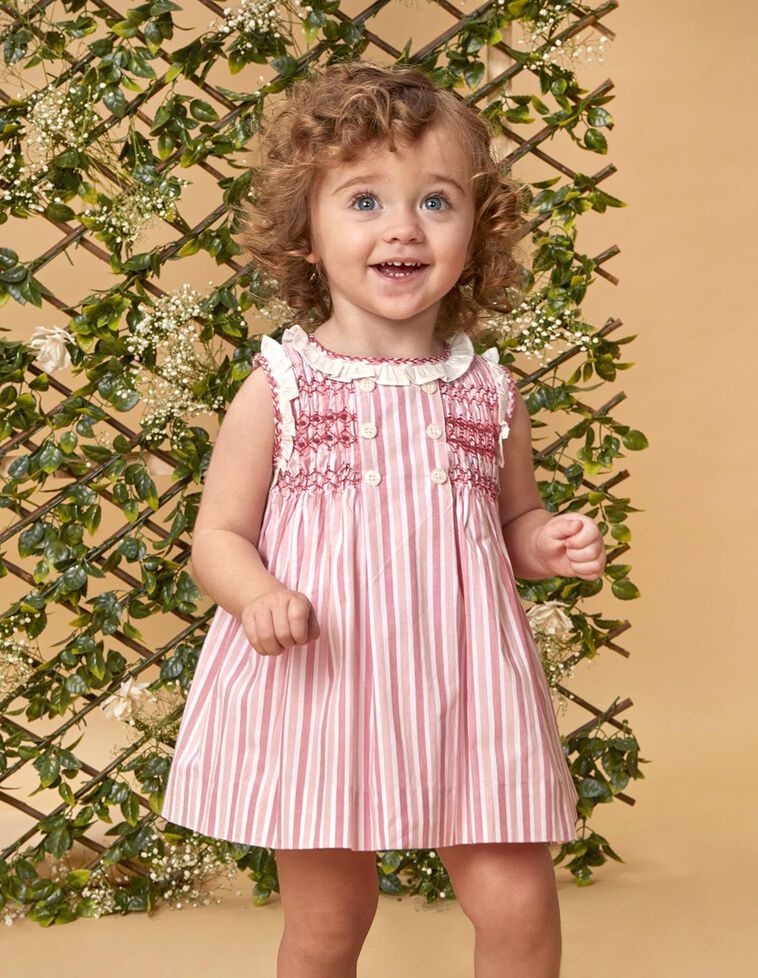 Robe rayée à nid d'abeille et volants roses