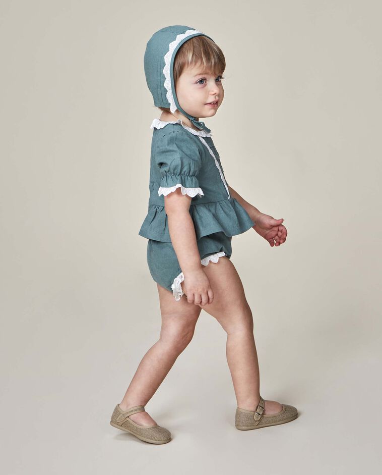 Capa linho com al&ccedil;a bordada verde