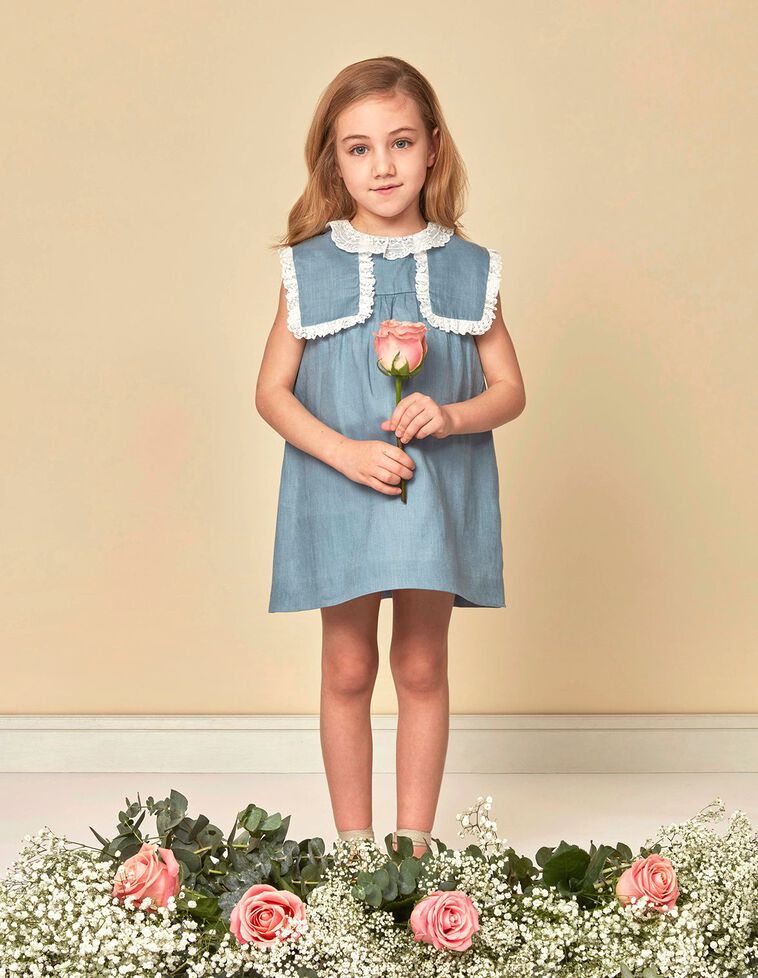 Vestido de linho com fitas bordadas  turquesa escuro