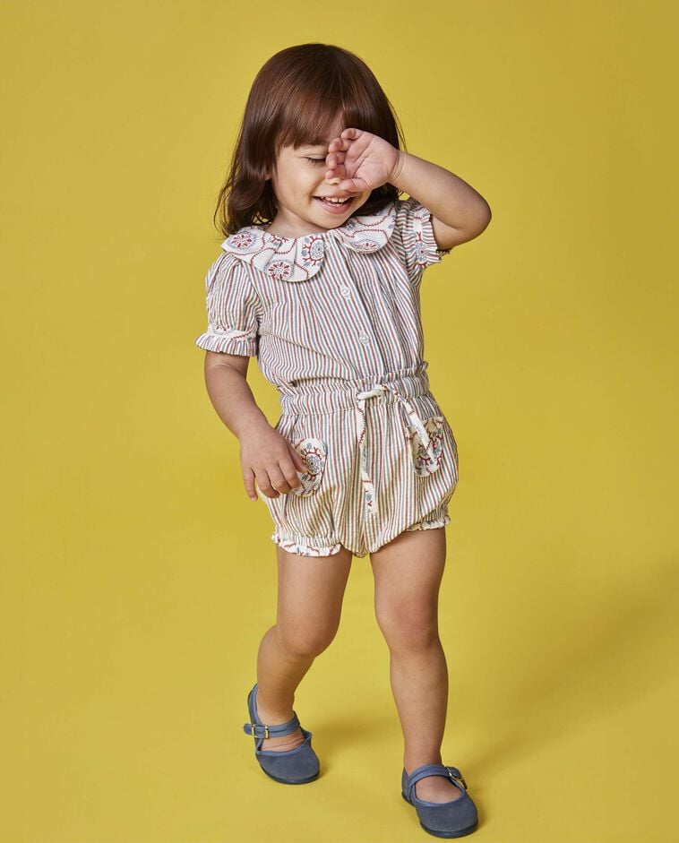 Pagliaccetto corto con tessuti a contrasto bianchi