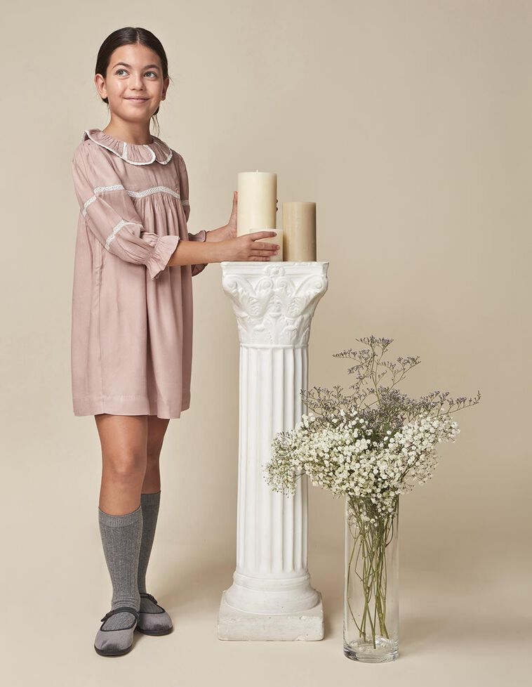 Robe à bandes brodées lilas