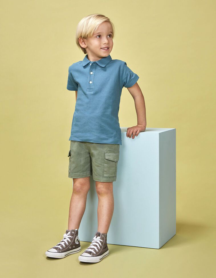 Polo bleu clair détails contrastés