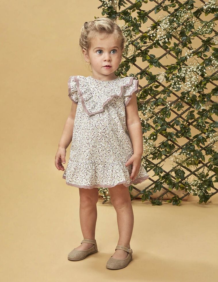 Petite robe à fleurs lilas