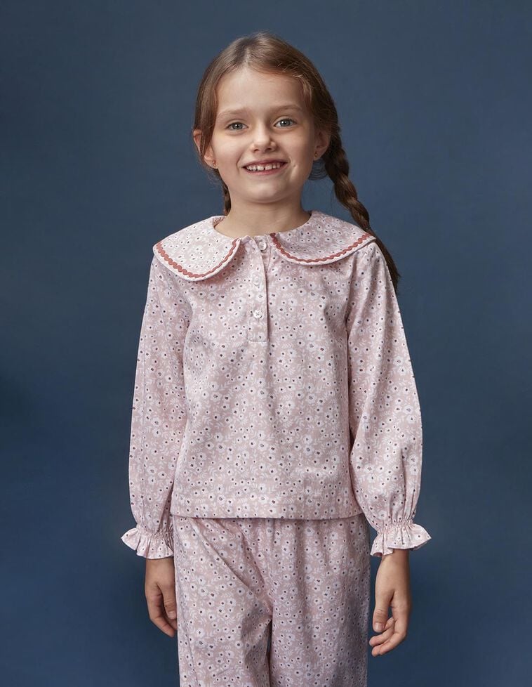 Pijama estampado com flores rosa