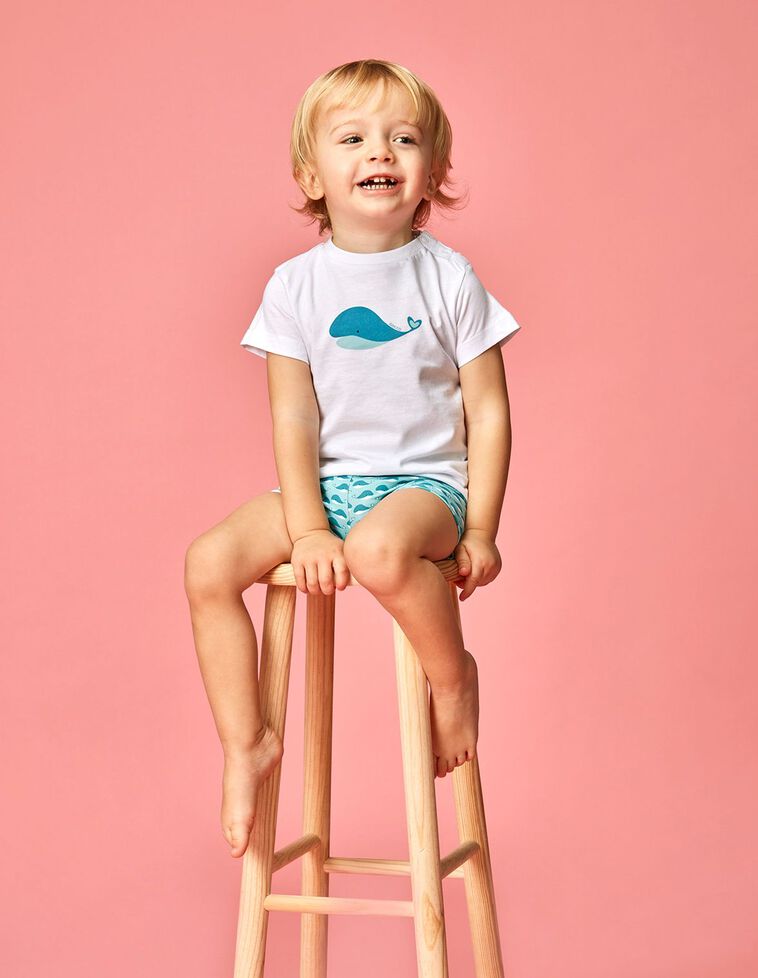 T-shirt branca estampada com baleia