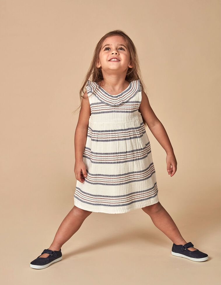 Vestido em chiffon com padrão de riscas horizontais nas cores azul (médio) média e beringela