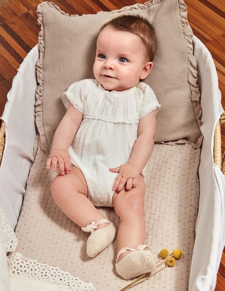 Pagliaccetto con bretelle in pizzo bianco