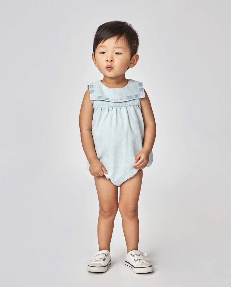 Babygrow denim com bordados denim