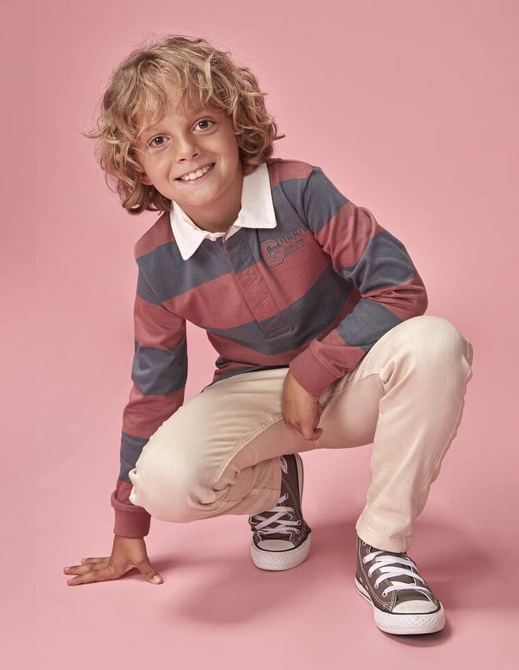 Polo a righe con patch rosso