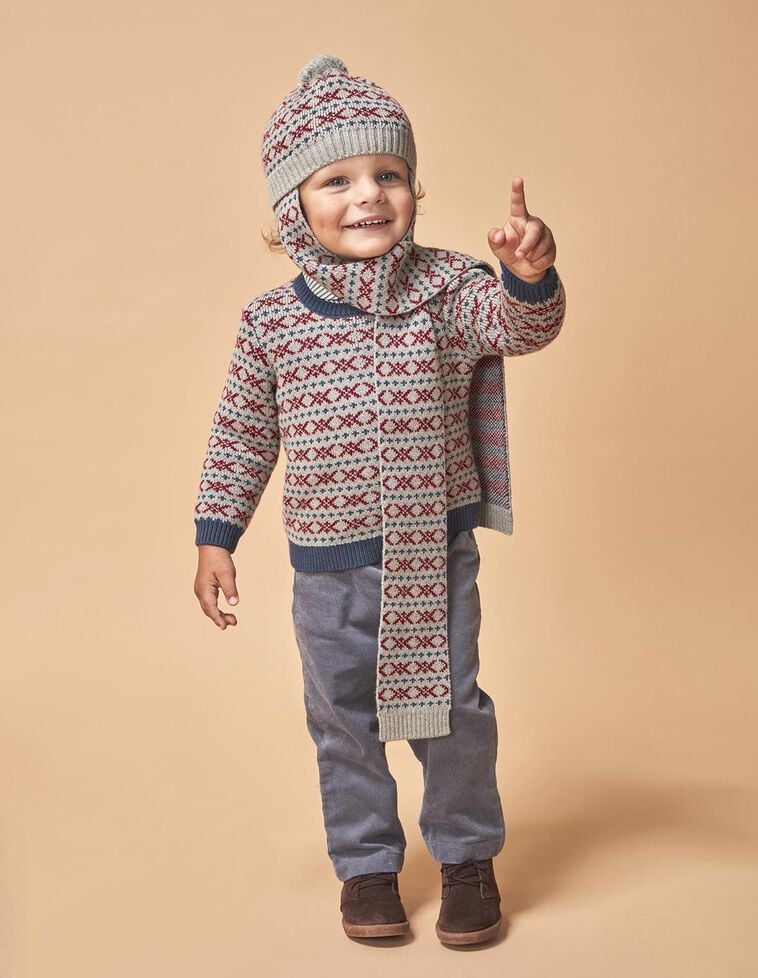 Gorro com cachecol cinzento