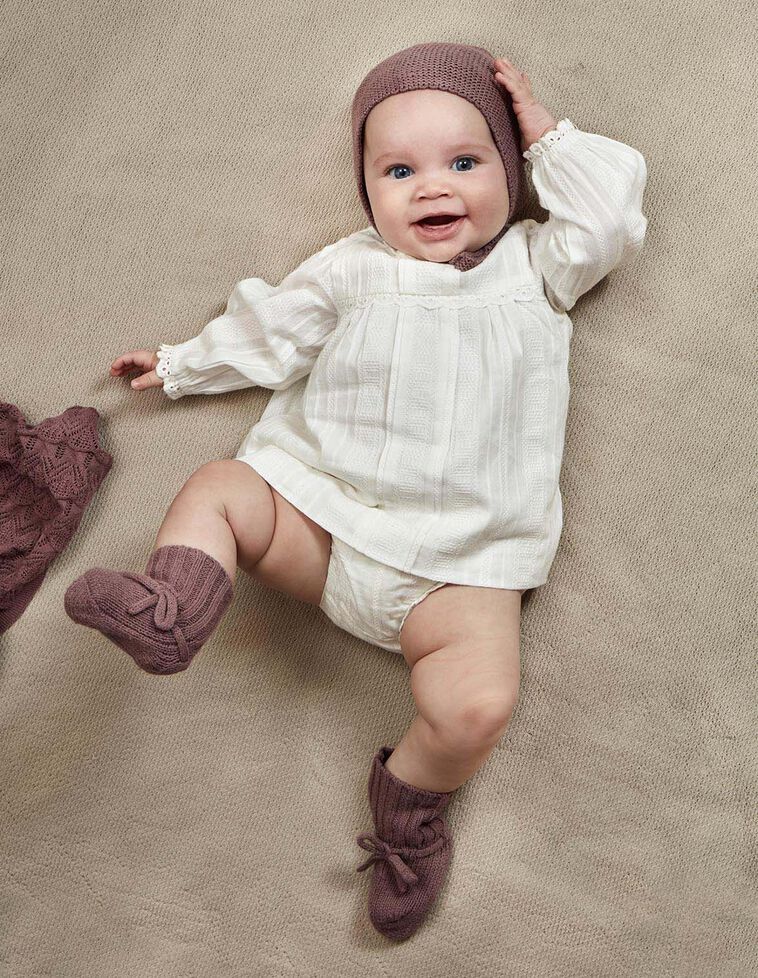 Robe à manches longues avec lacets et ruban brodé blanc