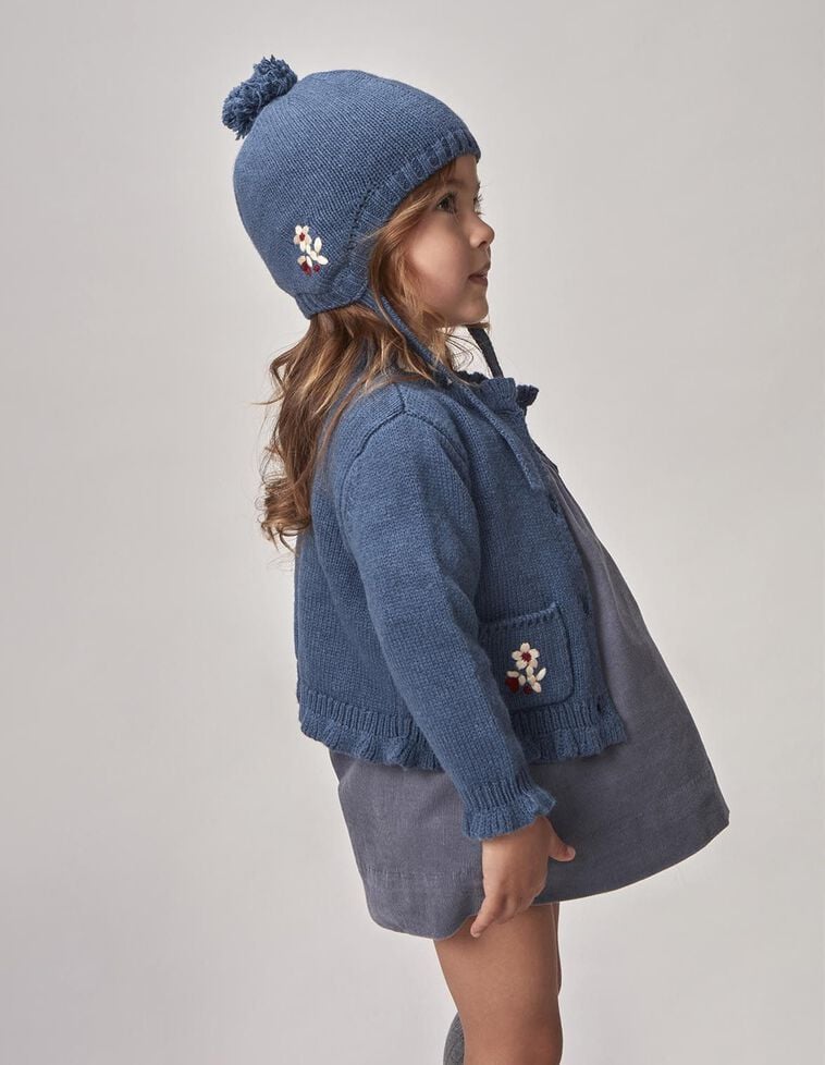 Cuffia con lana e ricamo blu
