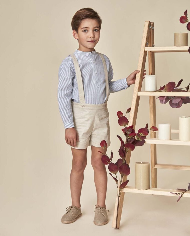 Pantaloni corti in lino con bretelle pietra