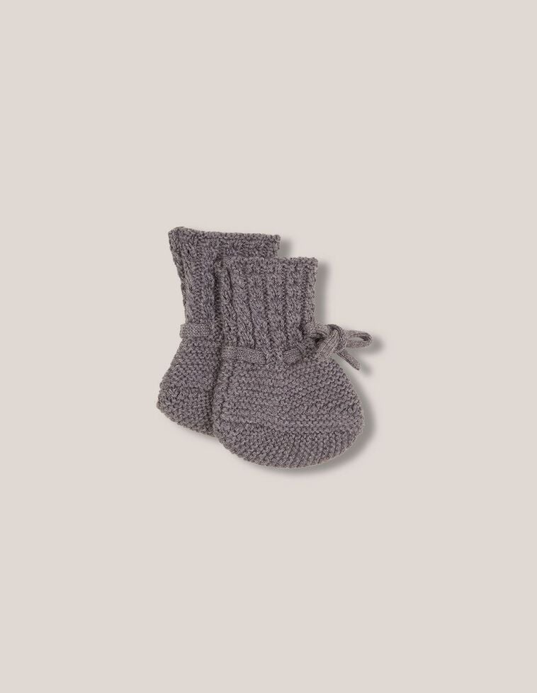Chaussons hauts en tricot avec laine grise